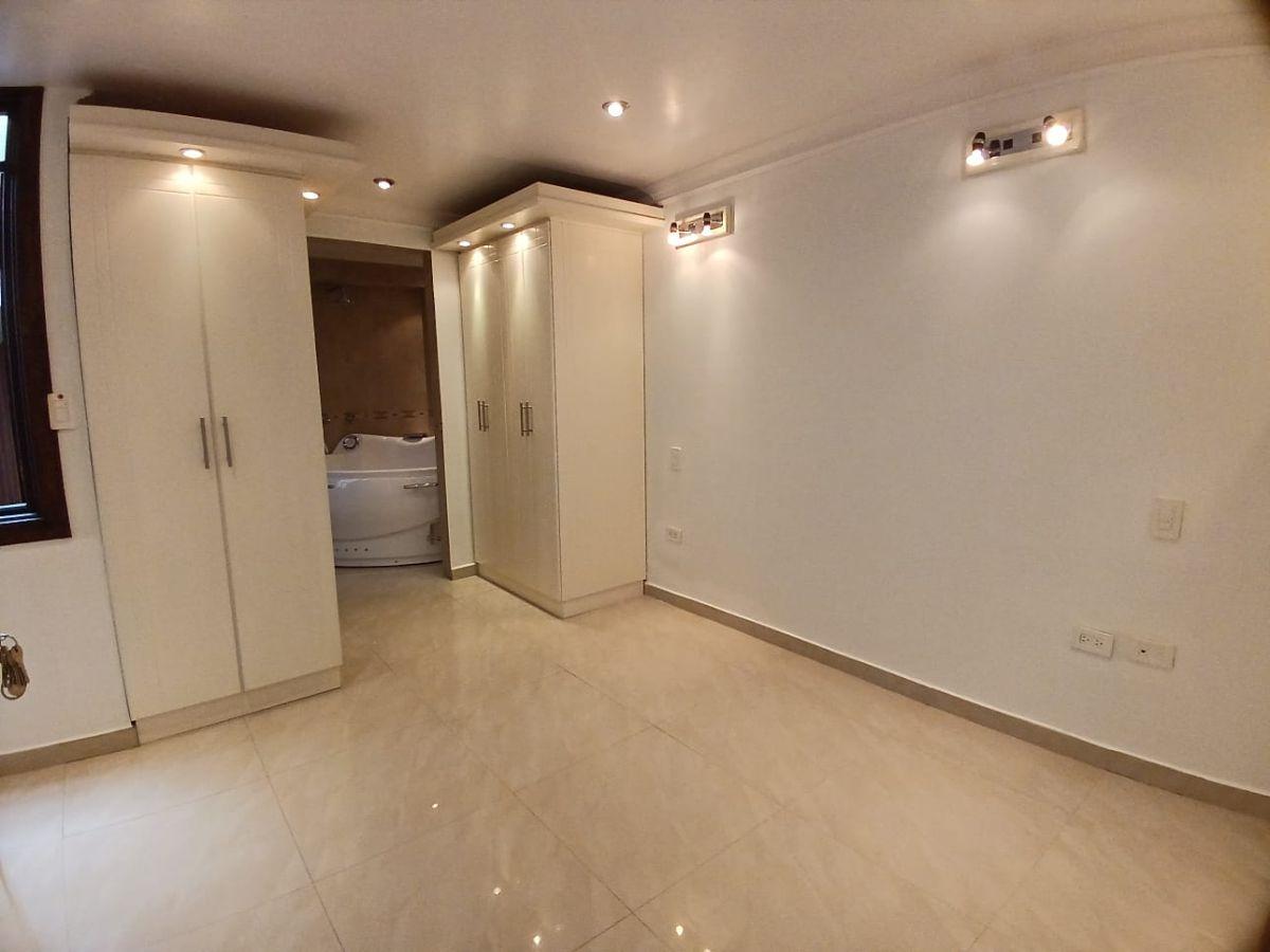 Casa de 213 m² con 3 Dorm. y 4 Baños con Acabados de Lujo en Venta en Rumiñahui — imagen 3