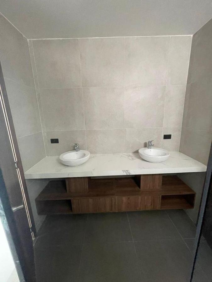 Vendo Casa de Estreno en Urb. El Condado Vicollinci, Guayas — imagen 6