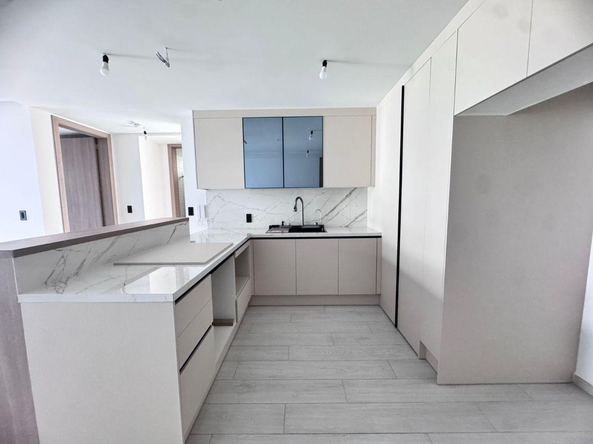 Departamento en Venta de 2 Dorm. Sector República del Salvador — imagen 9