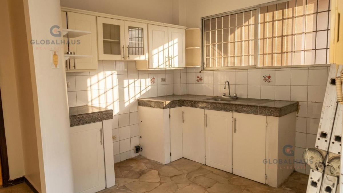 Venta Casa con Suite Independiente Oportunidad en Urdenor 1, Guayaquil Norte 4 Dorm.. J. C. Guayas — imagen 7