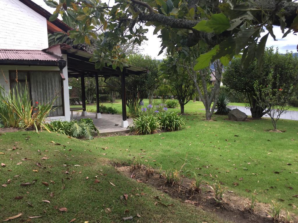 Quinta con Amplio Terreno, Cerca Av Ilaló, Vía Al Tingo, Valle de Los Chillos — imagen 3