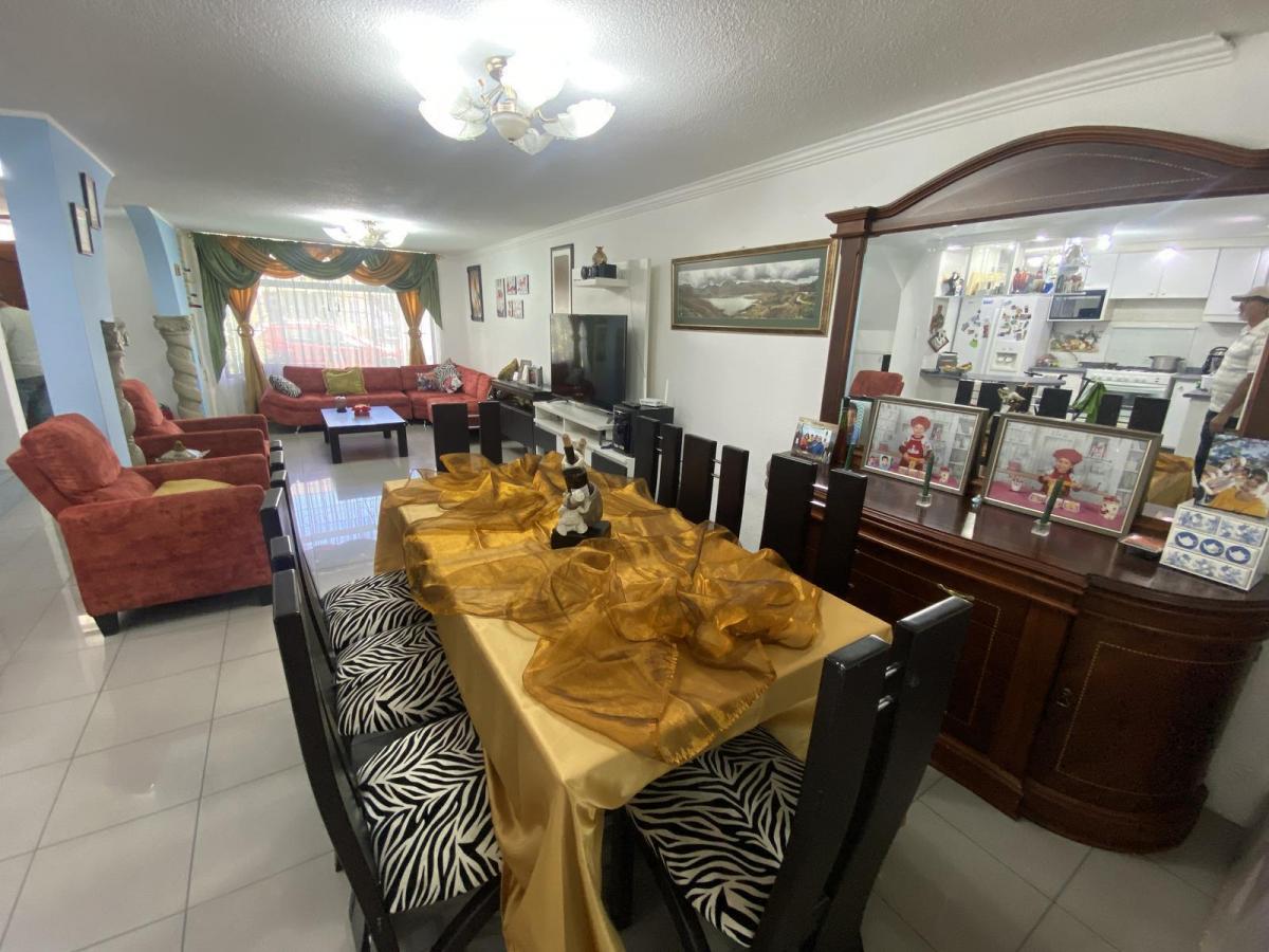 Venta Casa 4 Dorm. con Estudio y Terrazas - Sector Conocoto - Quito — imagen 8