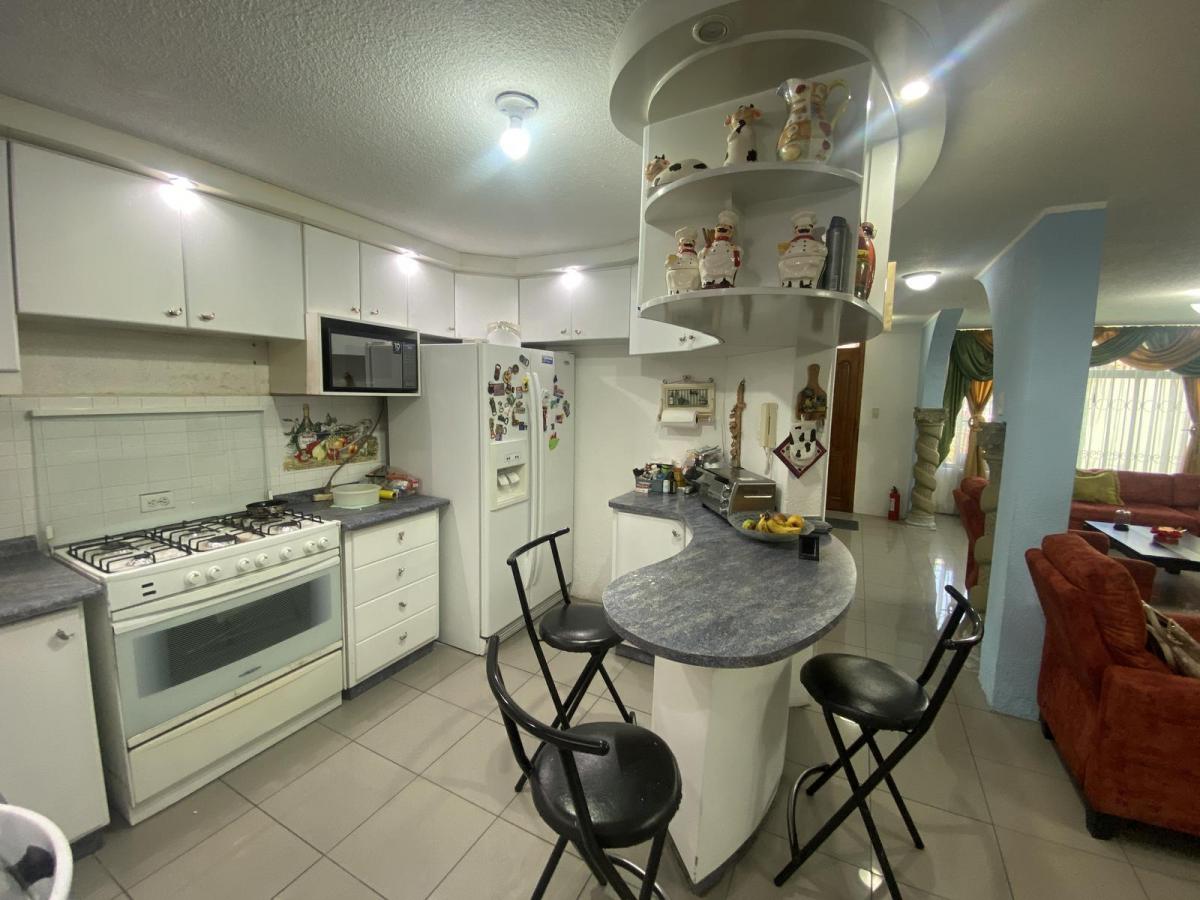 Venta Casa 4 Dorm. con Estudio y Terrazas - Sector Conocoto - Quito — imagen 6