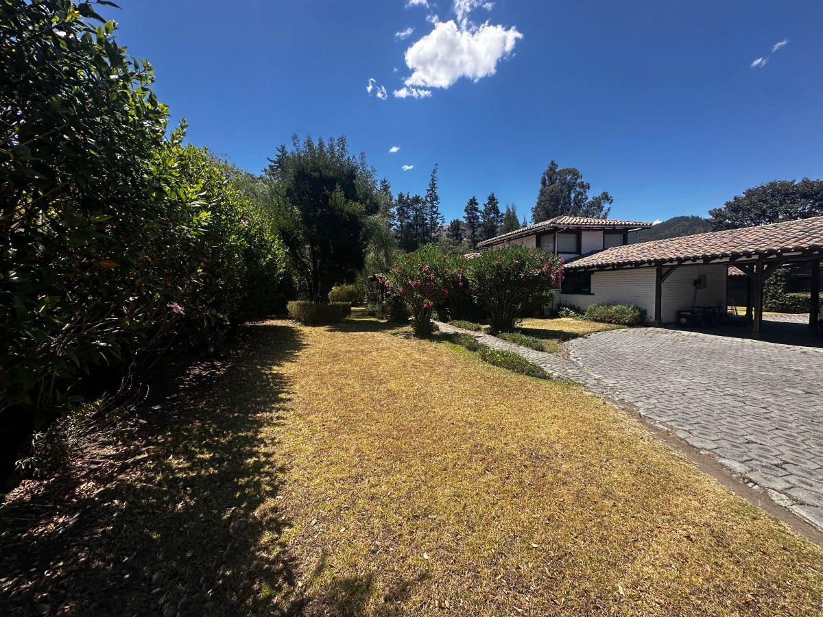 Se Vende Terreno con Casa Dentro de Urbanización en Cumbaya — imagen 4