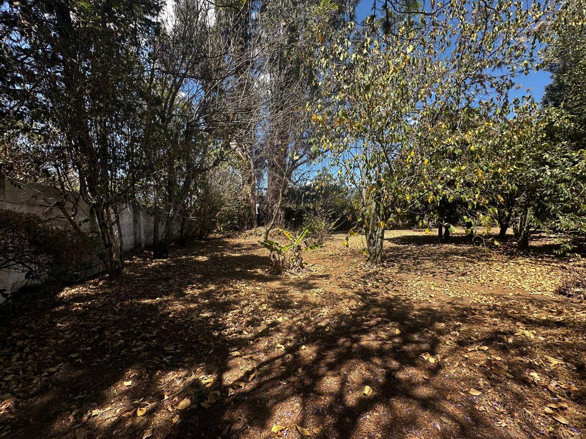 Se Vende Terreno con Casa Dentro de Urbanización en Cumbaya — imagen 3