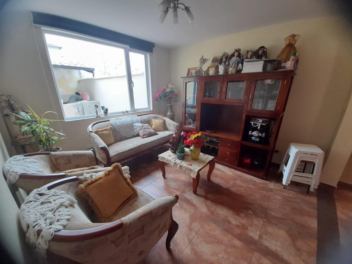 Linda Casa Dentro de Urbanización Privada 300 m² de Construcción - Cashapamba — imagen 10