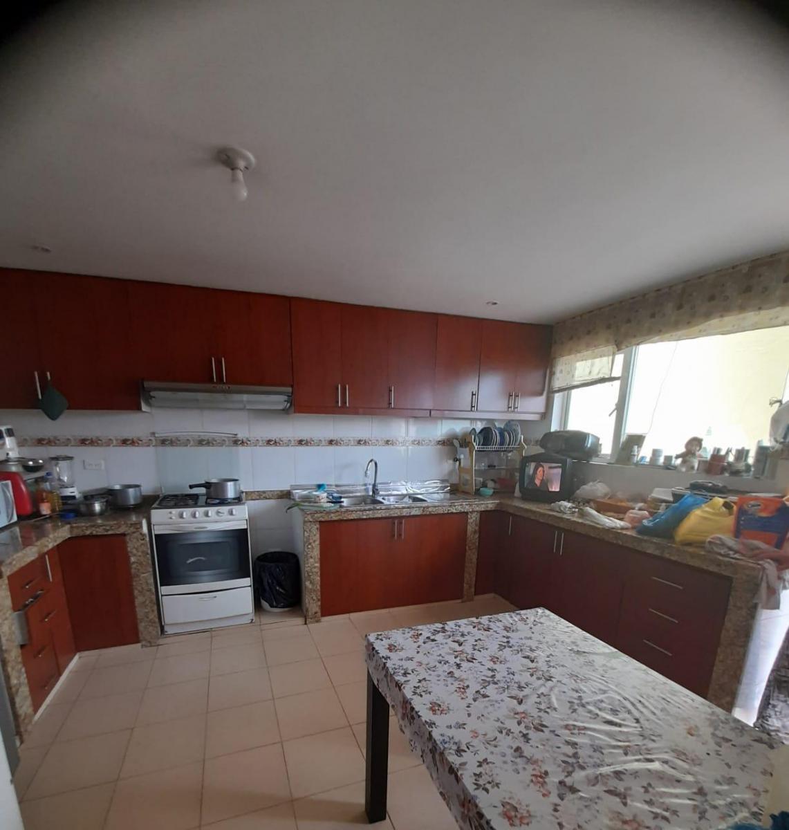 Linda Casa Dentro de Urbanización Privada 300 m² de Construcción - Cashapamba — imagen 6
