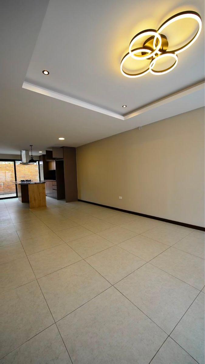 Estrene Casa Vip Miti Miti Sector y Cebollar, Azuay — imagen 10