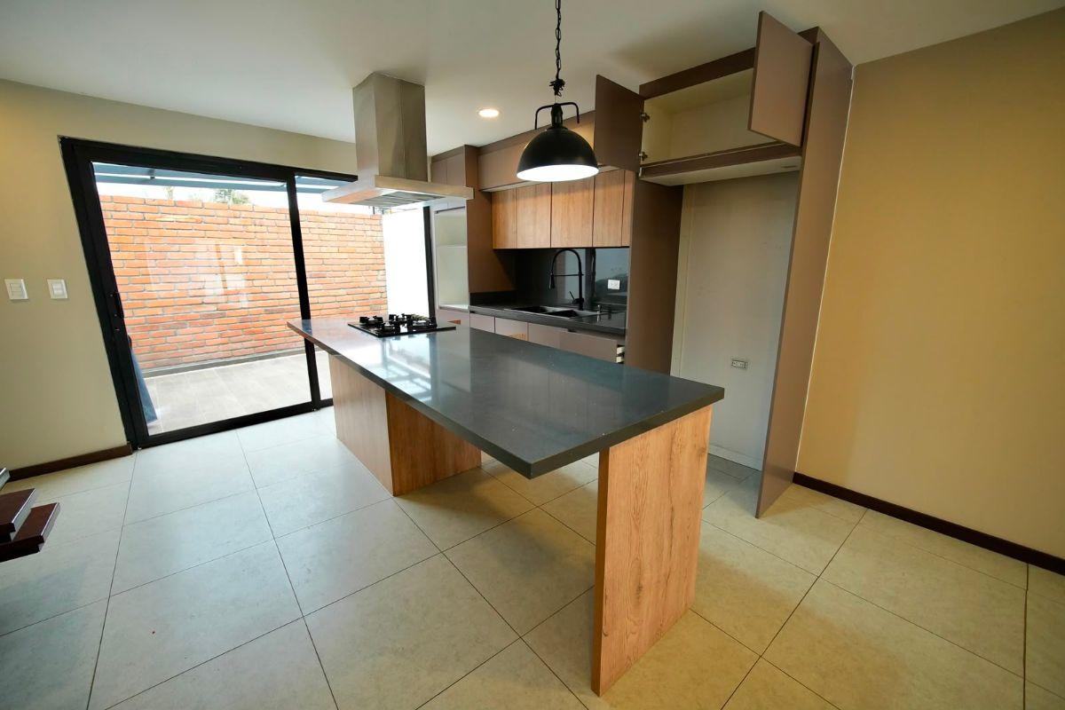 Estrene Casa Vip Miti Miti Sector y Cebollar, Azuay — imagen 9