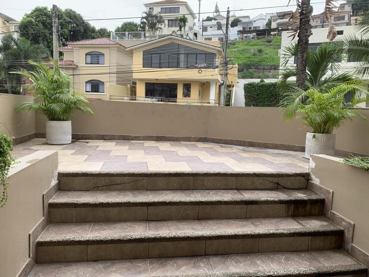 Amplia Casa en Ceibos Norte en Venta, Guayas — imagen 7