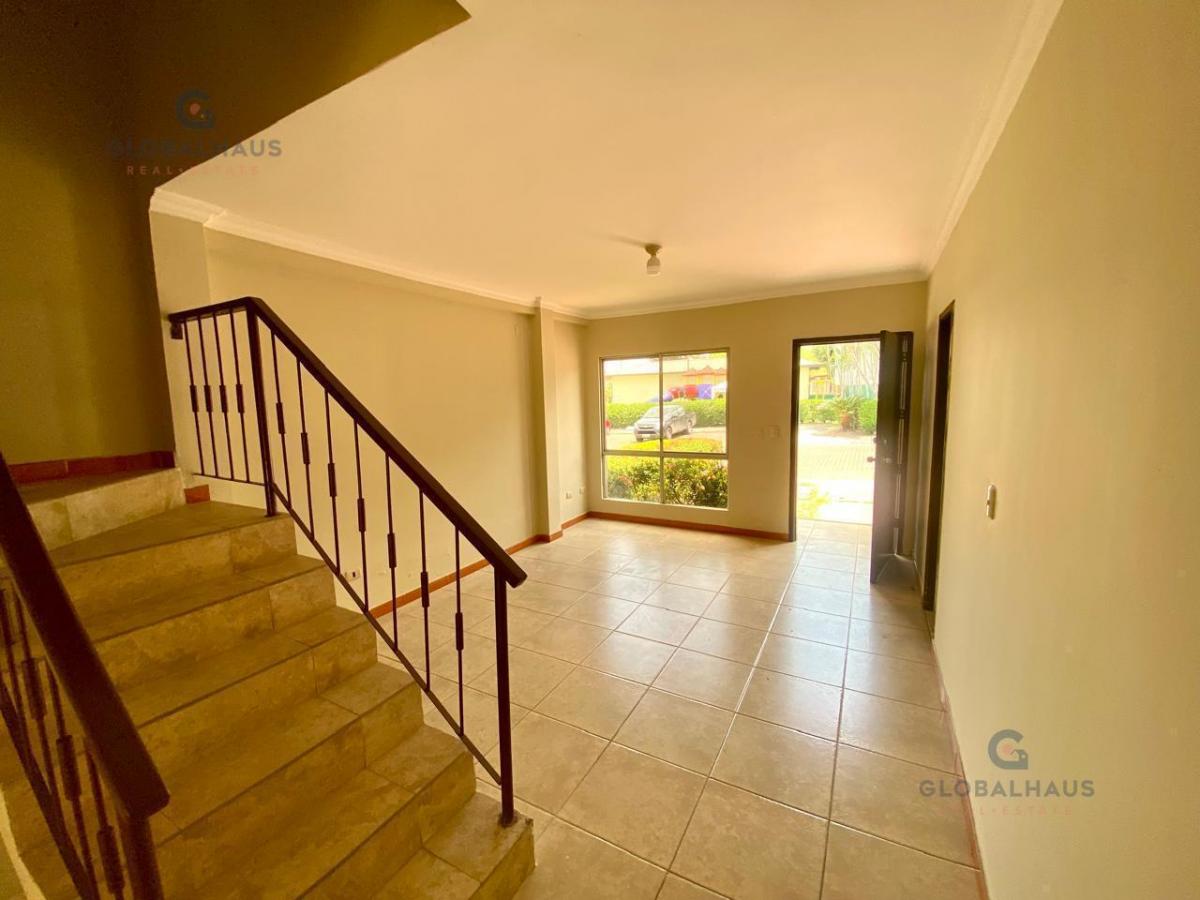 Casa en Venta de 4 Habitaciones en Villa Club Z. R. Guayas — imagen 8