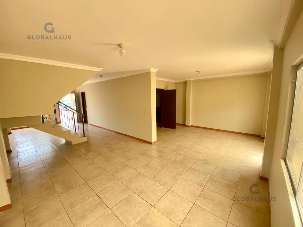 Casa en Venta de 4 Habitaciones en Villa Club Z. R. Guayas — imagen 7