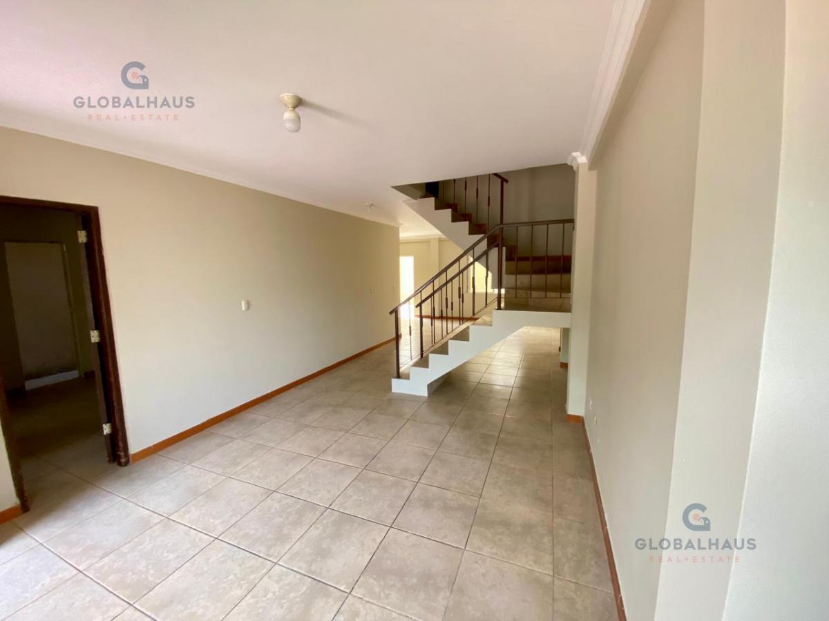 Casa en Venta de 4 Habitaciones en Villa Club Z. R. Guayas — imagen 6