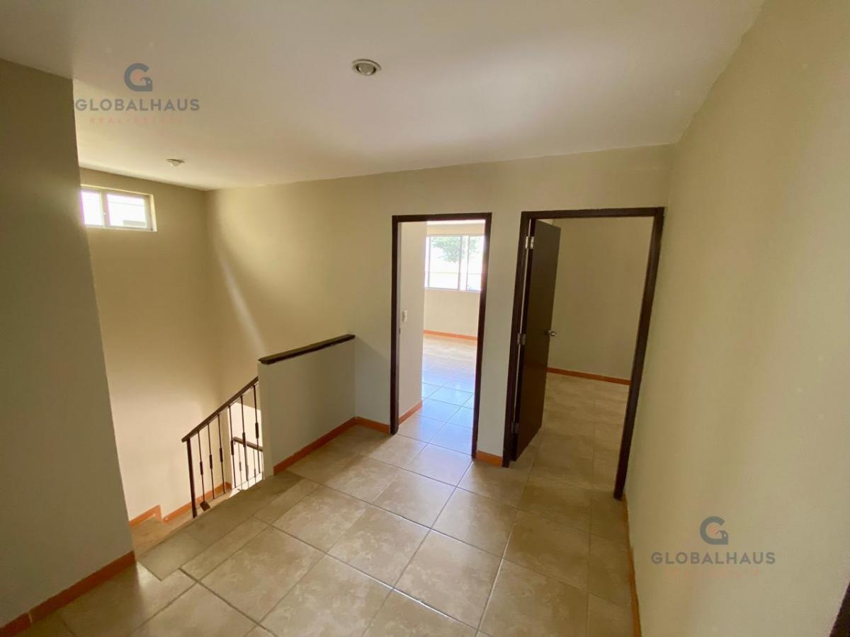 Casa en Venta de 4 Habitaciones en Villa Club Z. R. Guayas — imagen 3
