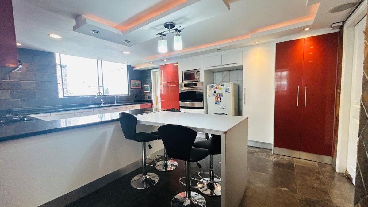 De Venta Remodelado Penthouse Duplex Vista 180 Grados de 4 Habitaciones Terraza con Pérgola Propia — imagen 8