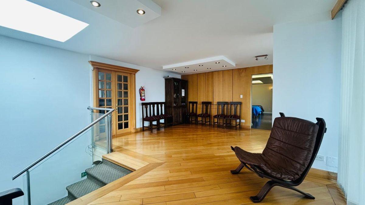 De Venta Remodelado Penthouse Duplex Vista 180 Grados de 4 Habitaciones Terraza con Pérgola Propia — imagen 7