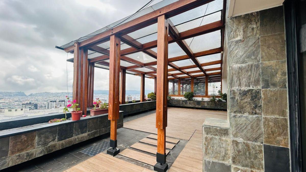 De Venta Remodelado Penthouse Duplex Vista 180 Grados de 4 Habitaciones Terraza con Pérgola Propia — imagen 5