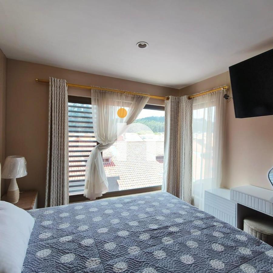 Casa de 4 Dorm. en Venta en Urbanización Rio Sol – Cuenca, Azuay — imagen 8