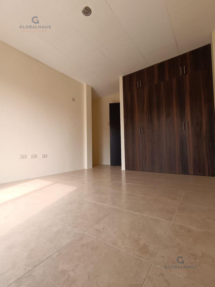 Casa en Venta en Urb. La Gran Vittoria, 2 Habitaciones, Amplio Patio. Of. Guayas — imagen 8