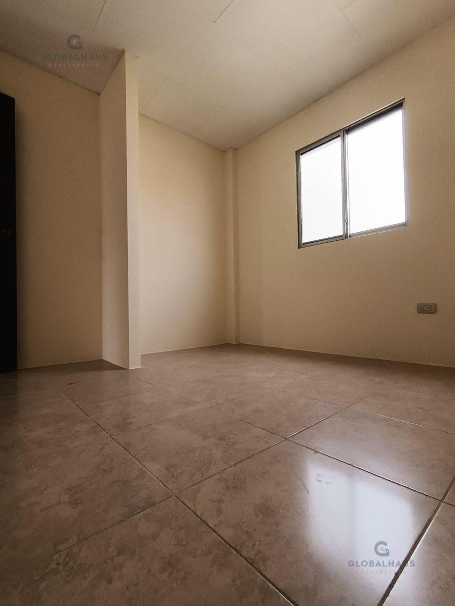 Casa en Venta en Urb. La Gran Vittoria, 2 Habitaciones, Amplio Patio. Of. Guayas — imagen 6