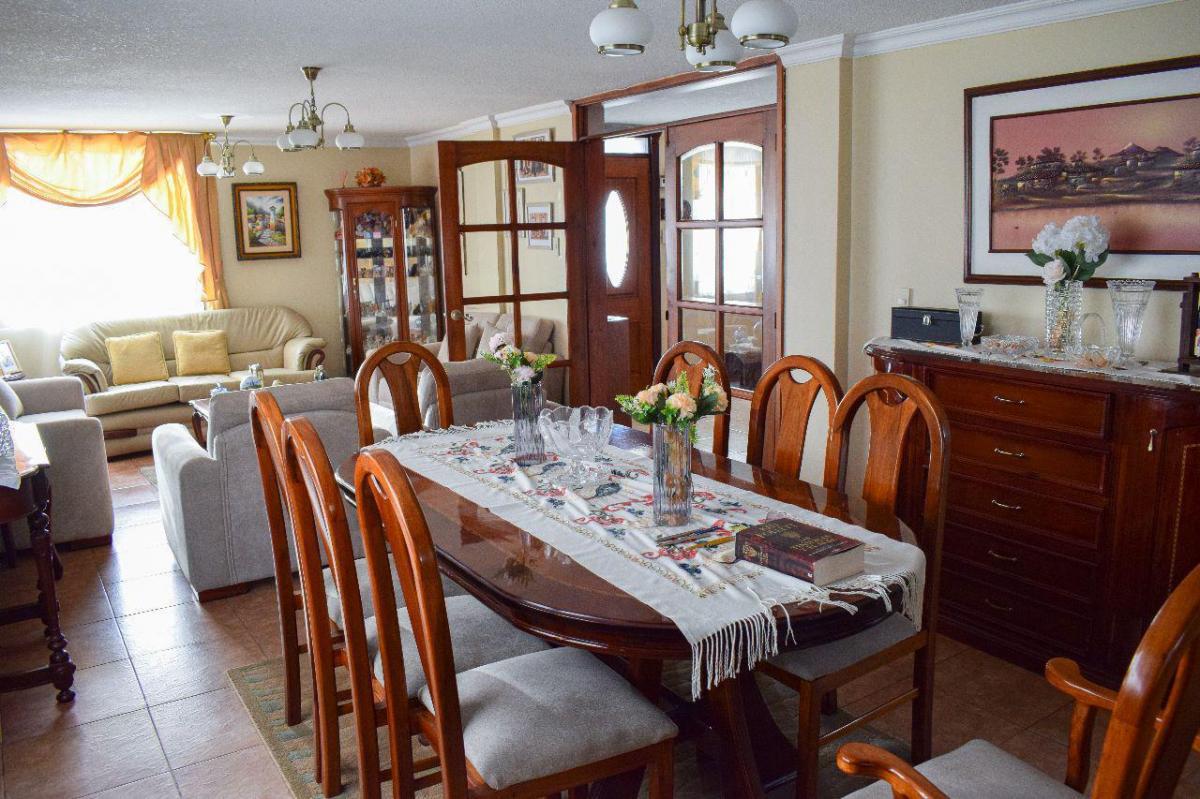 Venta Amplia y Hermosa Casa, San Antonio de Pichincha — imagen 8