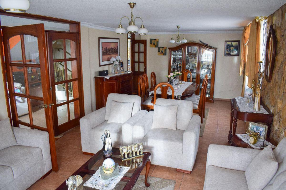 Venta Amplia y Hermosa Casa, San Antonio de Pichincha — imagen 7