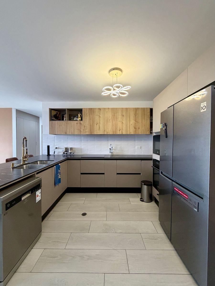 Departamento de 2 Habitaciones con Balcón - en Venta - Tumbaco - 130 m² — imagen 8