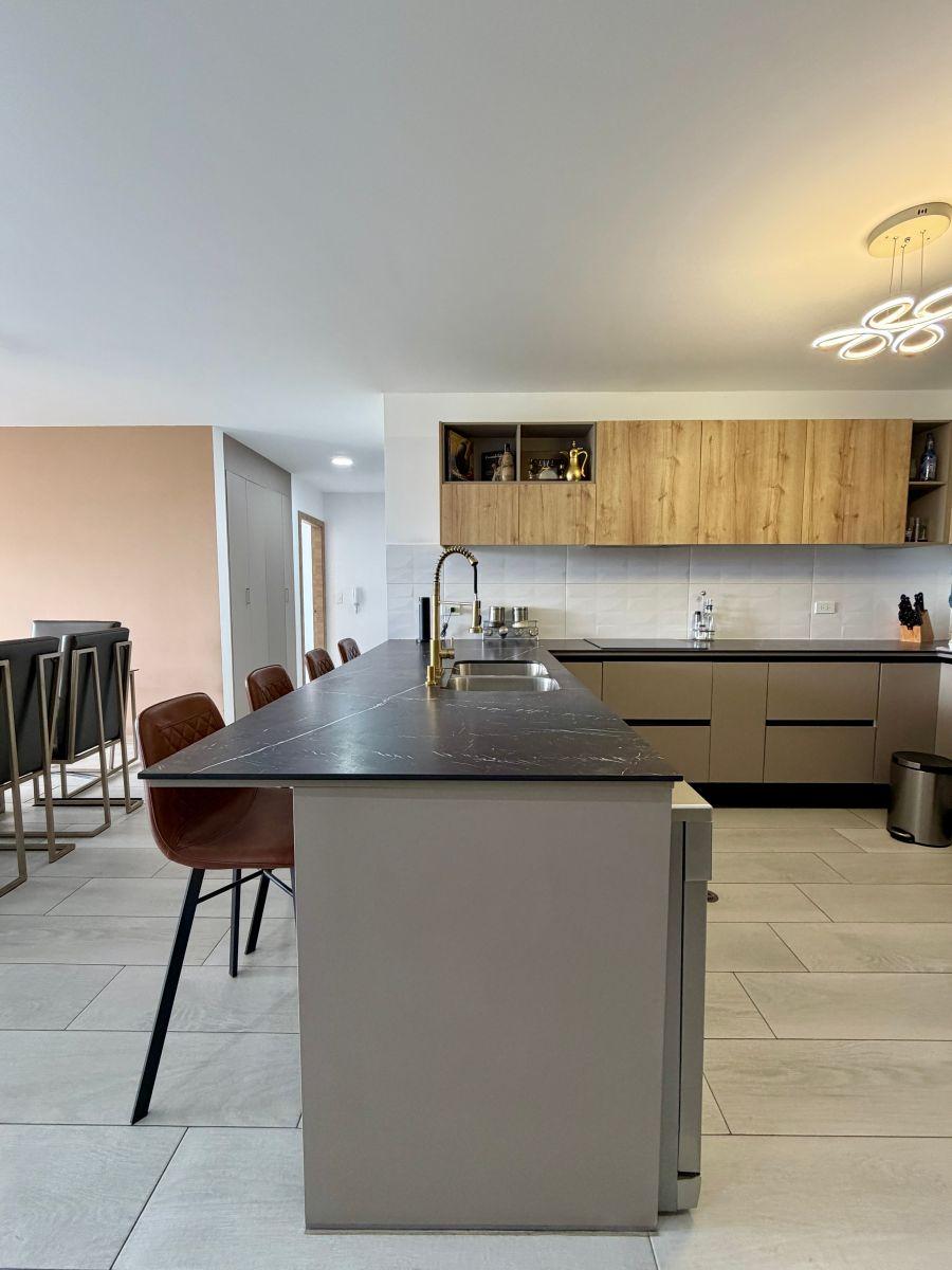 Departamento de 2 Habitaciones con Balcón - en Venta - Tumbaco - 130 m² — imagen 7
