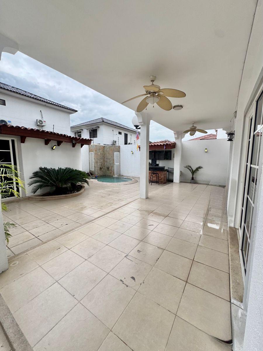 Vendo Casa en Terranostra 5 Dorm. con Piscina. Guayas — imagen 3