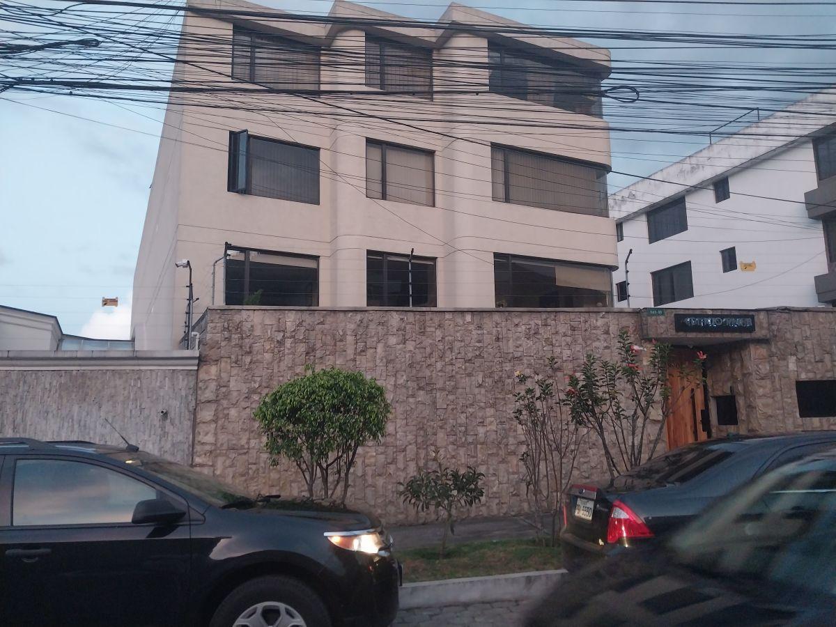 Vendo Hermoso Departamento con Una Vista Unica en El Pinar Alto, en El Tercer Piso Sin Ascensor. Provincia de Pichincha — imagen 10
