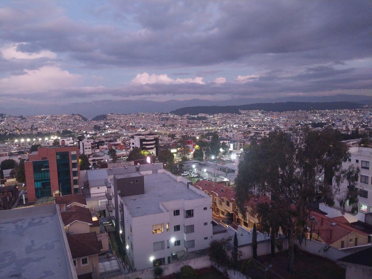 Vendo Hermoso Departamento con Una Vista Unica en El Pinar Alto, en El Tercer Piso Sin Ascensor. Provincia de Pichincha — imagen 6