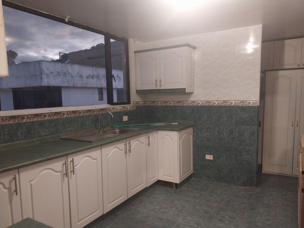 Vendo Hermoso Departamento con Una Vista Unica en El Pinar Alto, en El Tercer Piso Sin Ascensor. Provincia de Pichincha — imagen 4