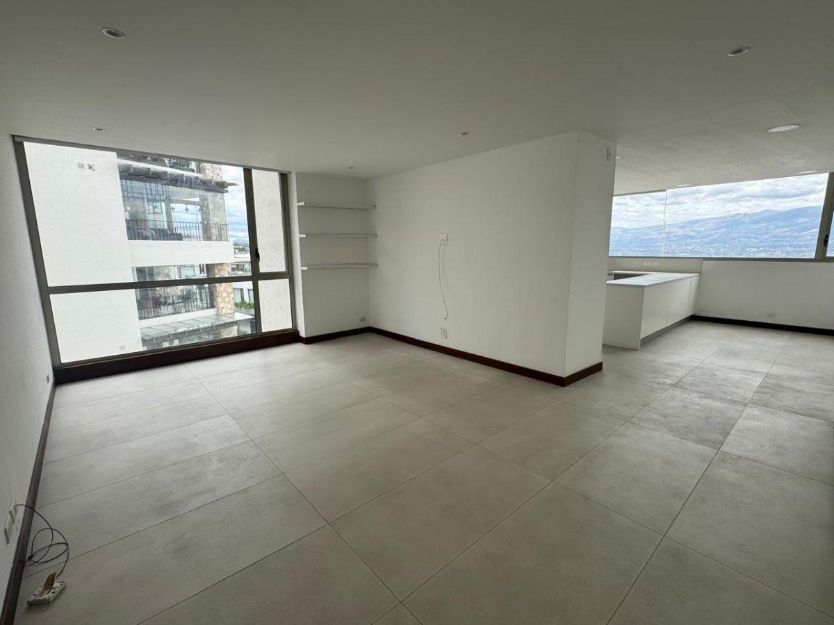 Departamento de Venta en Cumbayá, Sector Santa Lucía, 3 Dorm, 242 m², Linda Vista, Excelente Opción — imagen 10