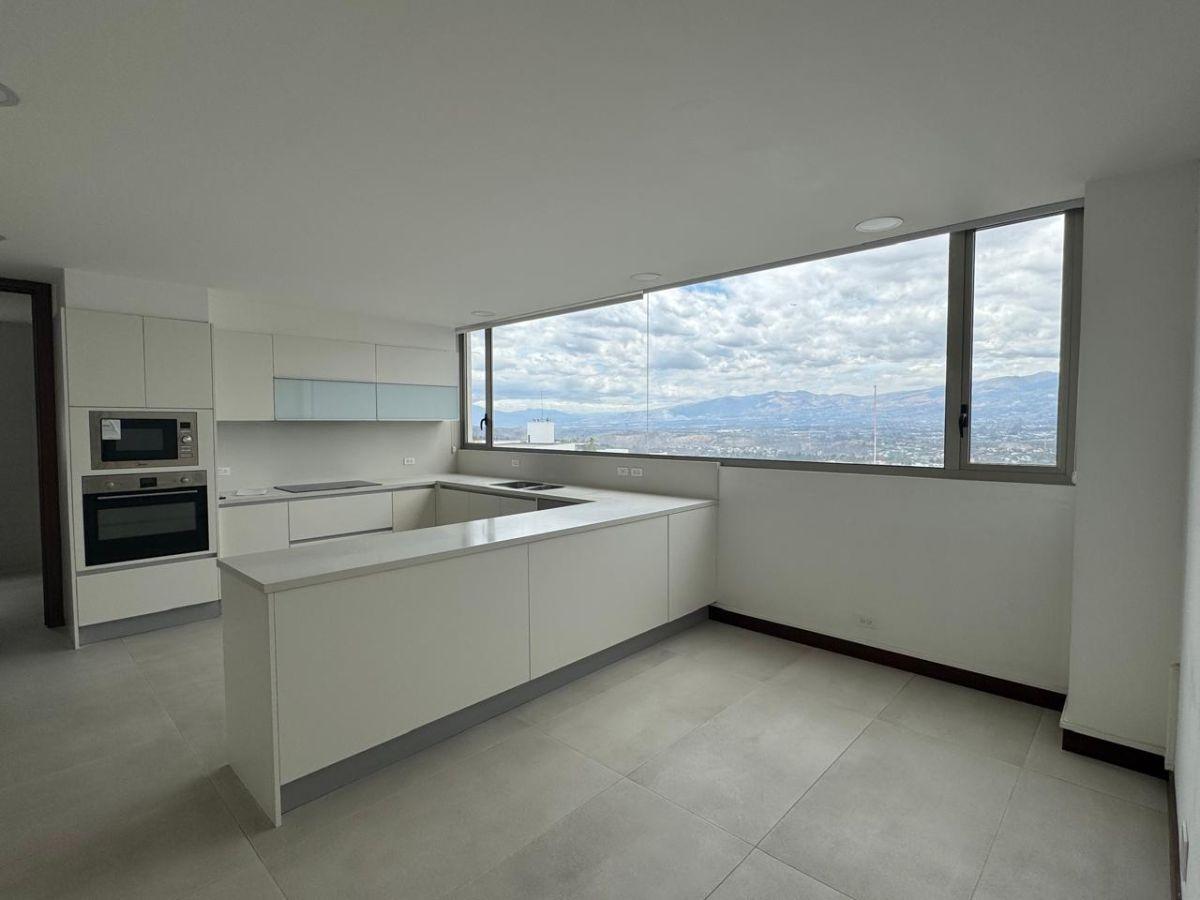 Departamento de Venta en Cumbayá, Sector Santa Lucía, 3 Dorm, 242 m², Linda Vista, Excelente Opción — imagen 9
