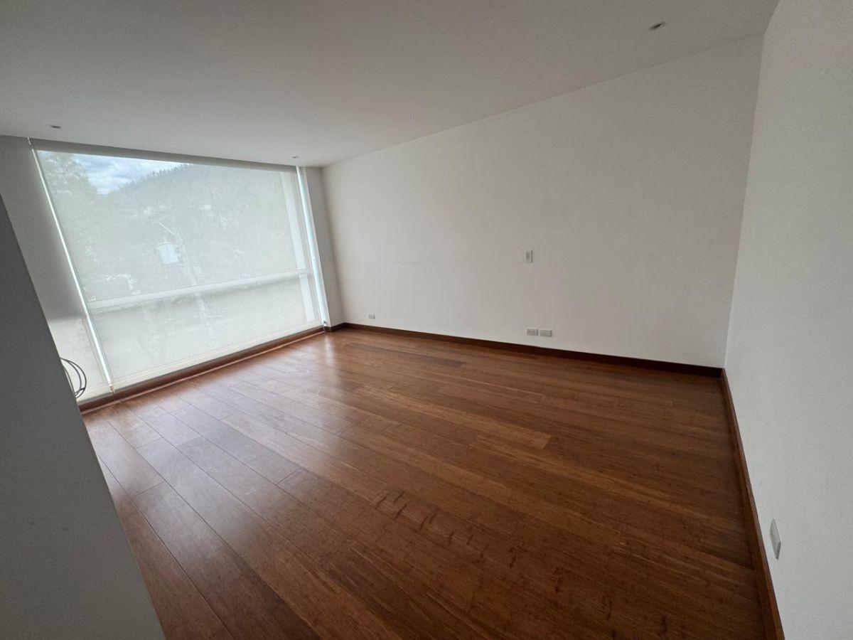 Departamento de Venta en Cumbayá, Sector Santa Lucía, 3 Dorm, 242 m², Linda Vista, Excelente Opción — imagen 8