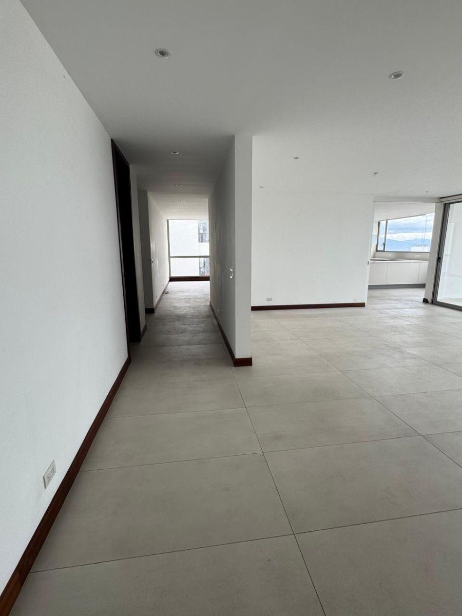 Departamento de Venta en Cumbayá, Sector Santa Lucía, 3 Dorm, 242 m², Linda Vista, Excelente Opción — imagen 5