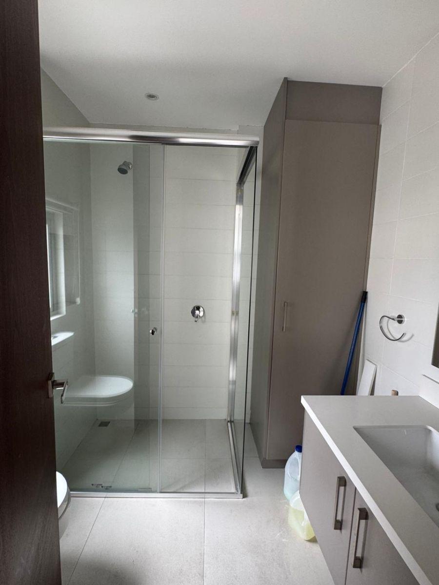Departamento de Venta en Cumbayá, Sector Santa Lucía, 3 Dorm, 242 m², Linda Vista, Excelente Opción — imagen 4