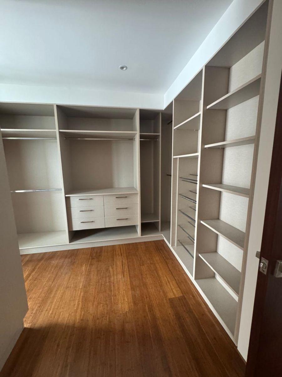 Departamento de Venta en Cumbayá, Sector Santa Lucía, 3 Dorm, 242 m², Linda Vista, Excelente Opción — imagen 3