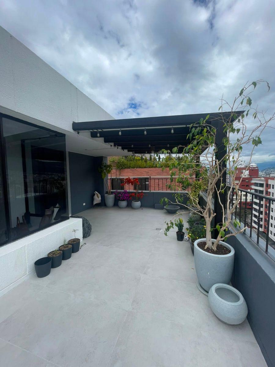 Departamento Penthouse de Venta, Eloy Alfaro y Portugal, Duplex, Terraza Frontal. Vista — imagen 8