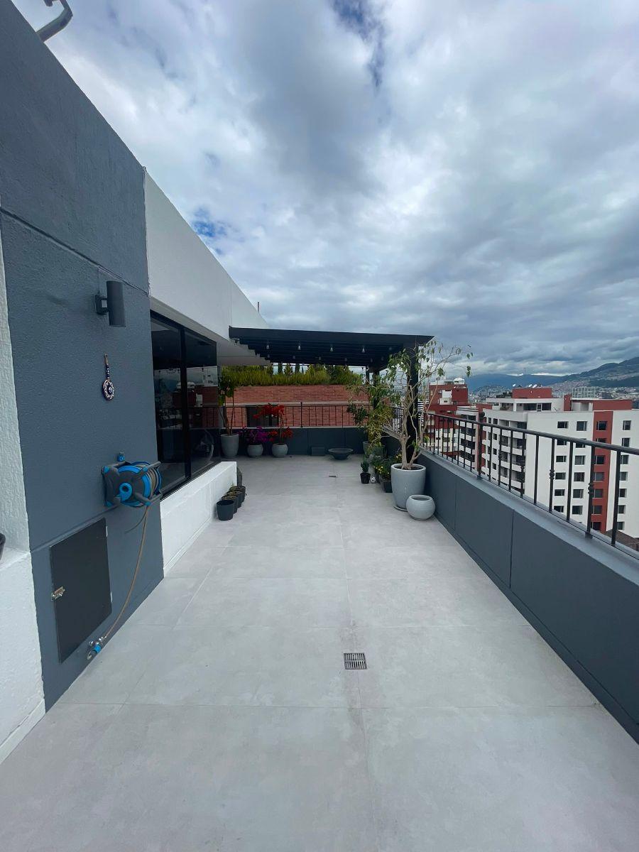 Departamento Penthouse de Venta, Eloy Alfaro y Portugal, Duplex, Terraza Frontal. Vista — imagen 7