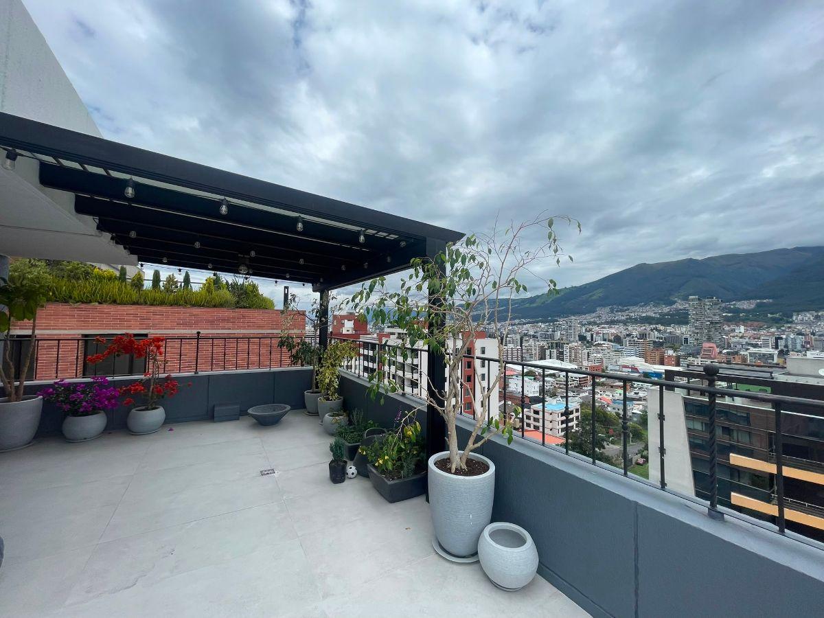 Departamento Penthouse de Venta, Eloy Alfaro y Portugal, Duplex, Terraza Frontal. Vista — imagen 5