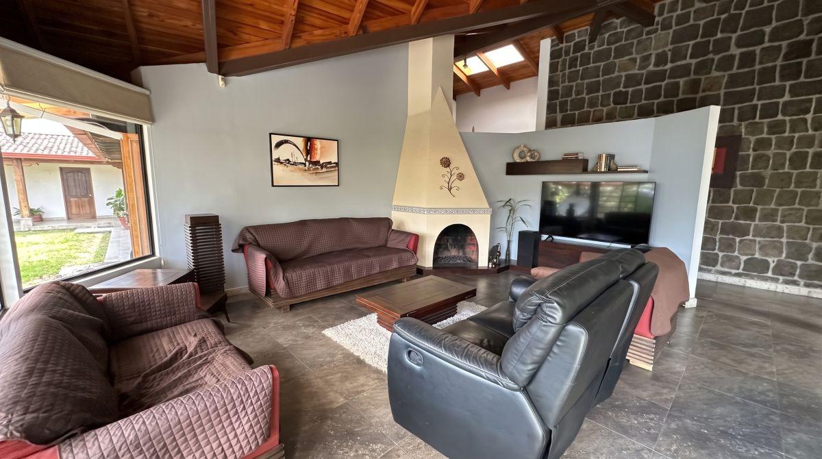 Casa Esquinera de 1 Planta en Venta con Piscina y 1.105 m² de Terreno – Santa Rosa | Tumbaco — imagen 10