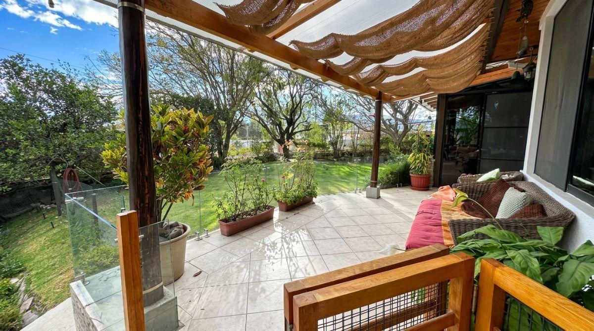 Casa Esquinera de 1 Planta en Venta con Piscina y 1.105 m² de Terreno – Santa Rosa | Tumbaco — imagen 6