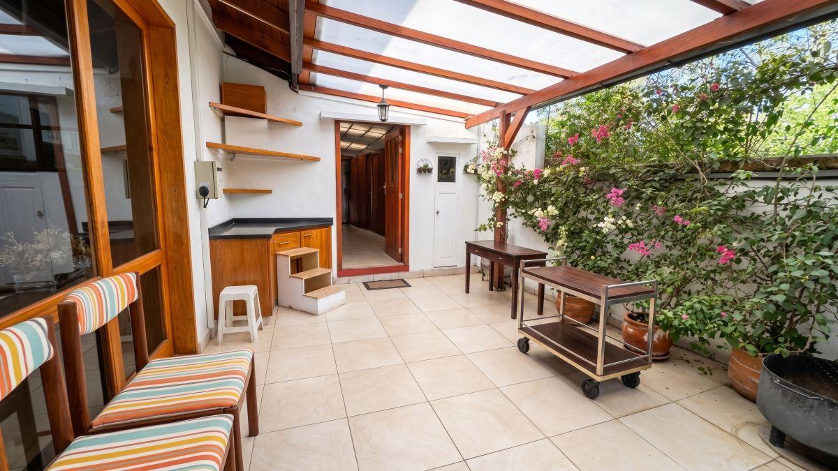 Casa Esquinera de 1 Planta en Venta con Piscina y 1.105 m² de Terreno – Santa Rosa | Tumbaco — imagen 4