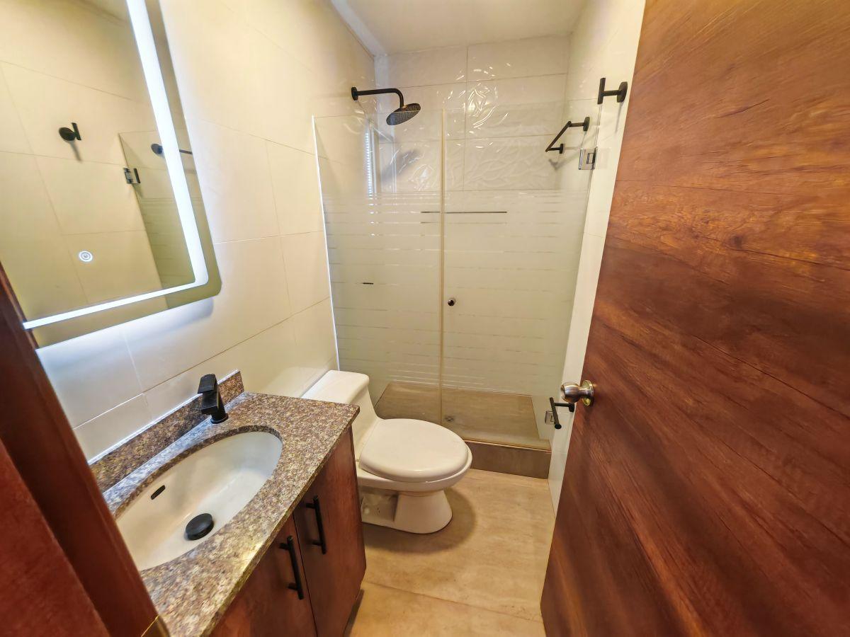 Venta de Departamento Totalmente Remodelado de 2 Dorm. en La Pradera, Pb. Provincia de Pichincha — imagen 4