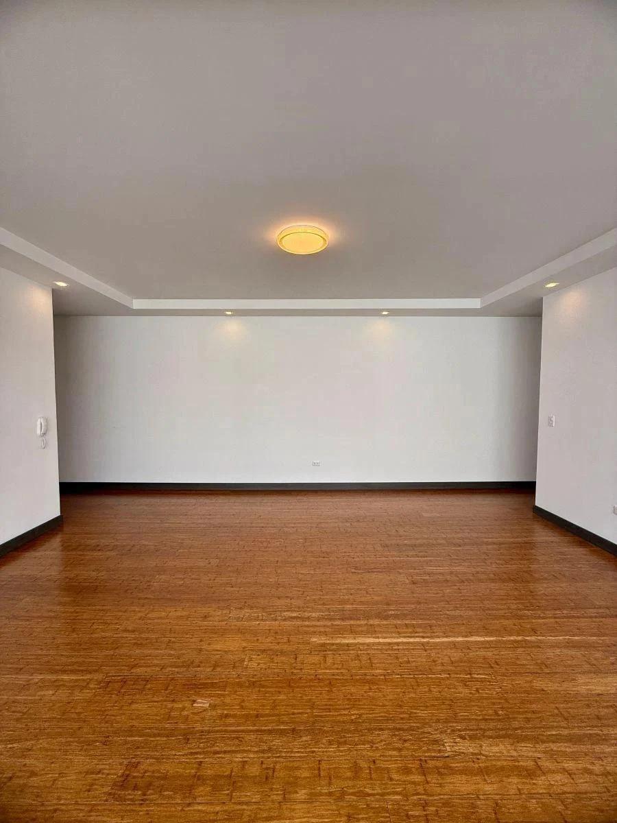 Departamento de 2 Habitaciones con Balcón - en Venta - Quito Tenis - 105 m² — imagen 6