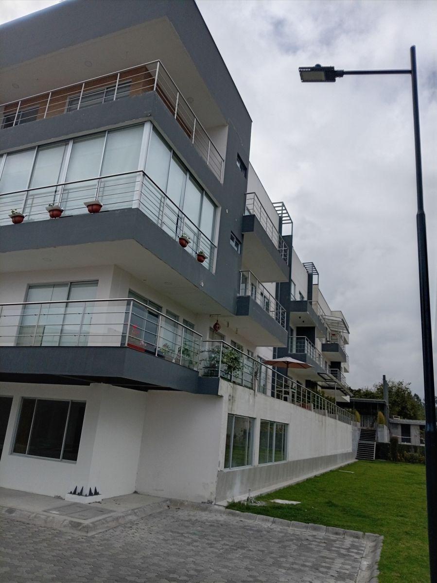 Hermoso Departamento de 2 Habitaciones con Jardín Privado — imagen 8