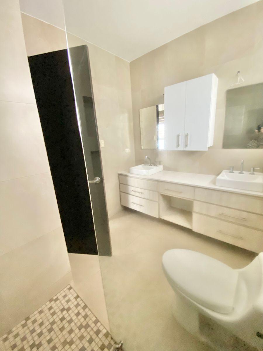 Oportunidad de Inversion Departamento de 277 m² Dividido en Dos Departamentos en Venta en Los Olivos, Guayas — imagen 8