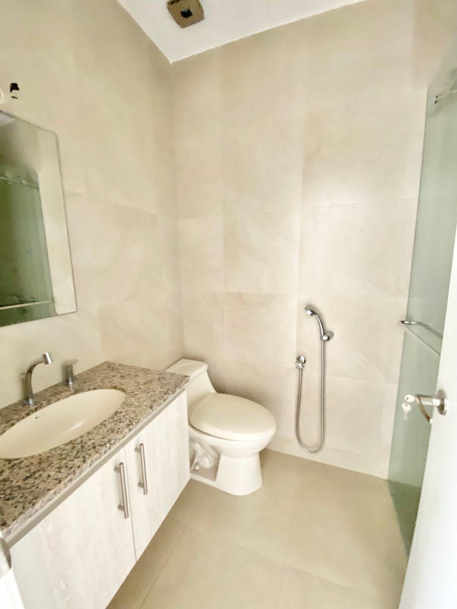 Oportunidad de Inversion Departamento de 277 m² Dividido en Dos Departamentos en Venta en Los Olivos, Guayas — imagen 5