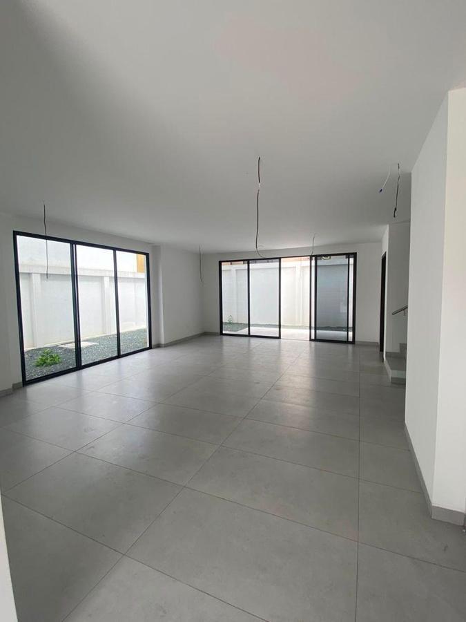 Vendo Casa Urbanización Riona, Guayas — imagen 9